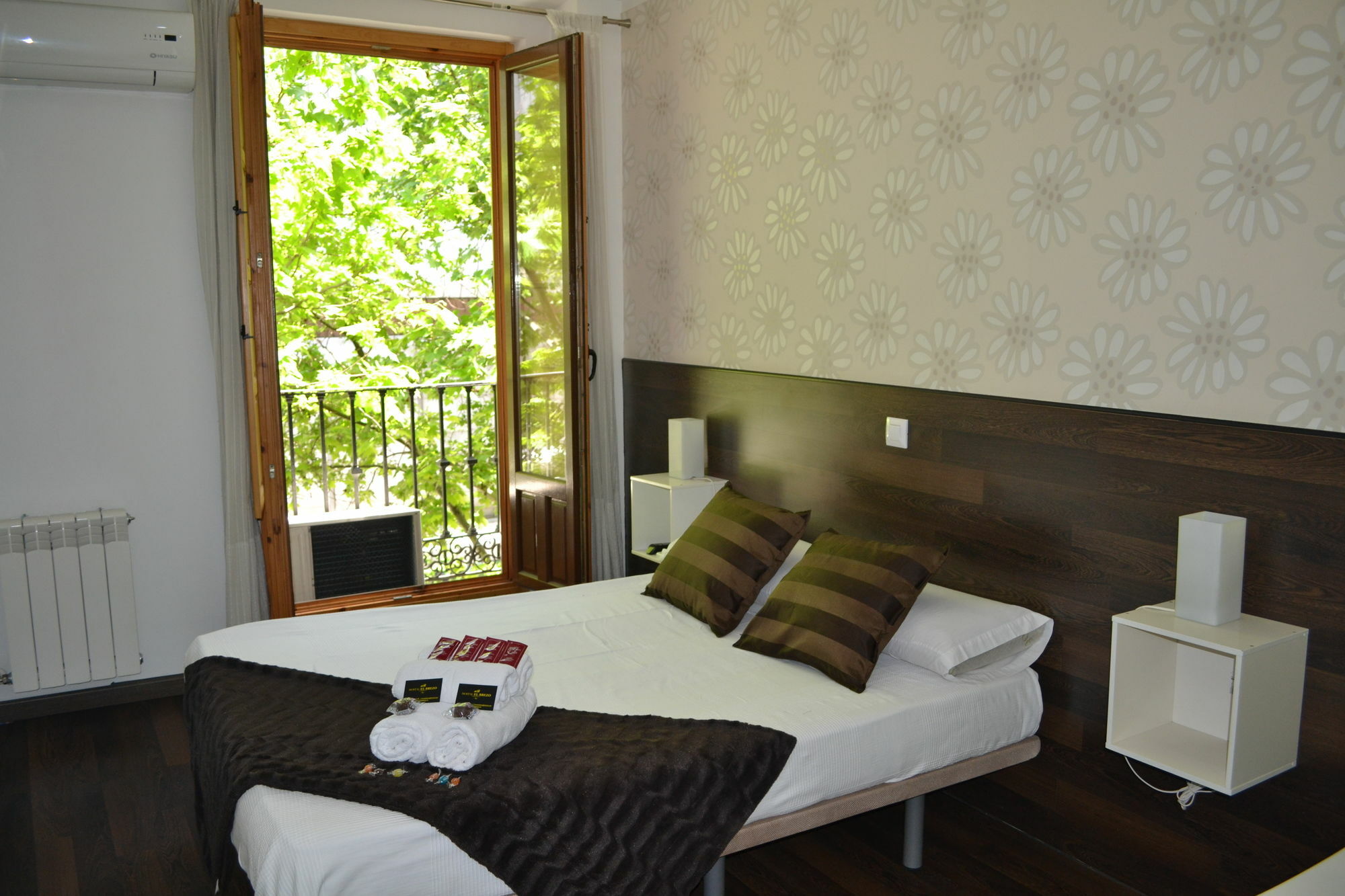 Hostal El Brezo Madrid Exterior photo