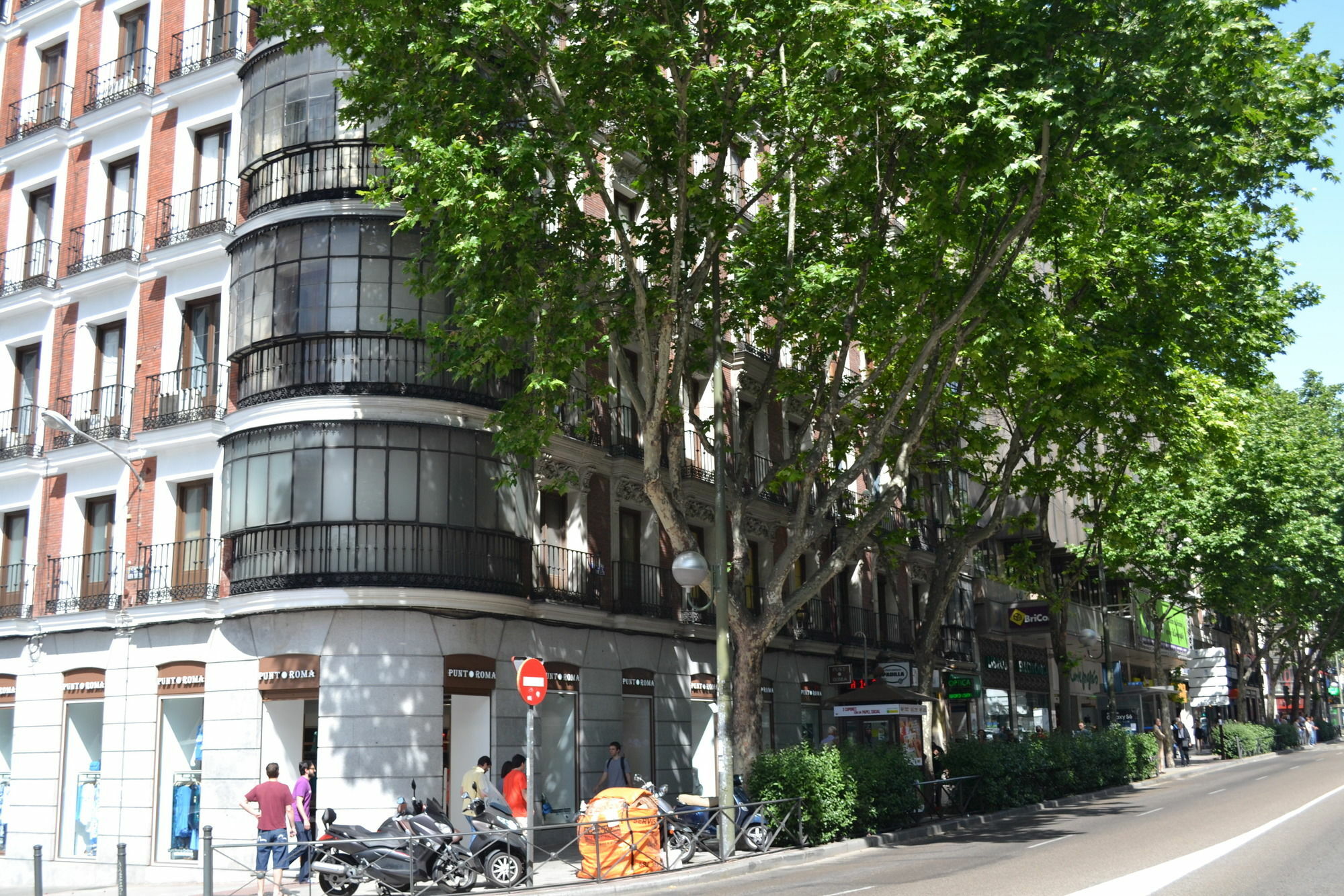 Hostal El Brezo Madrid Exterior photo