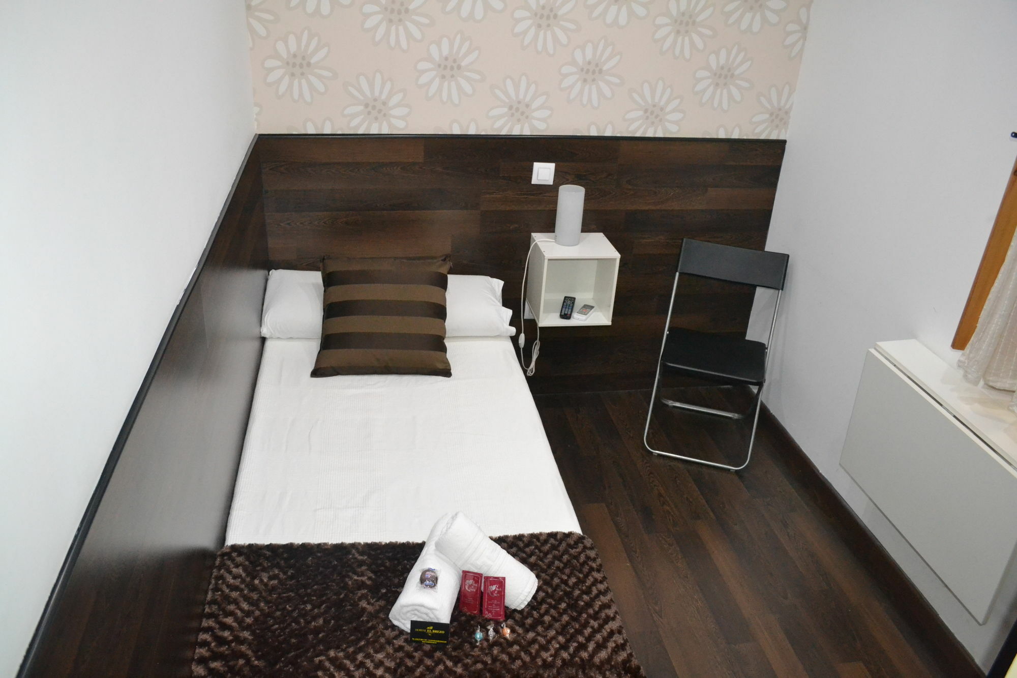 Hostal El Brezo Madrid Exterior photo