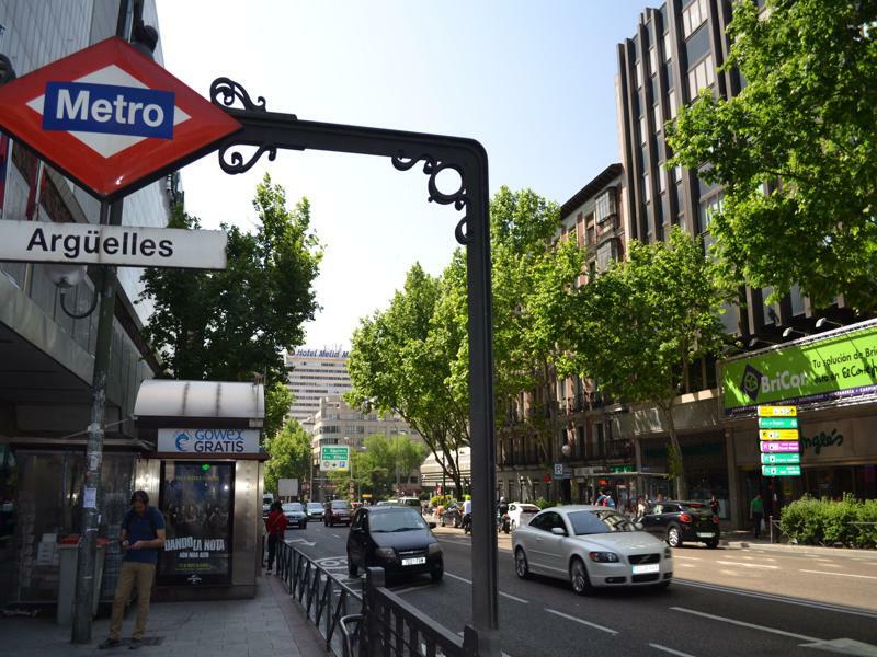 Hostal El Brezo Madrid Exterior photo