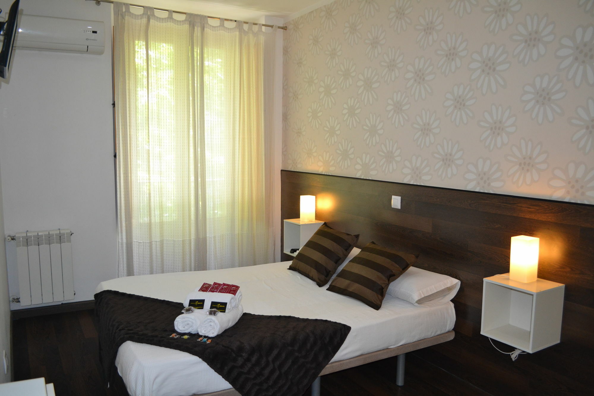 Hostal El Brezo Madrid Exterior photo